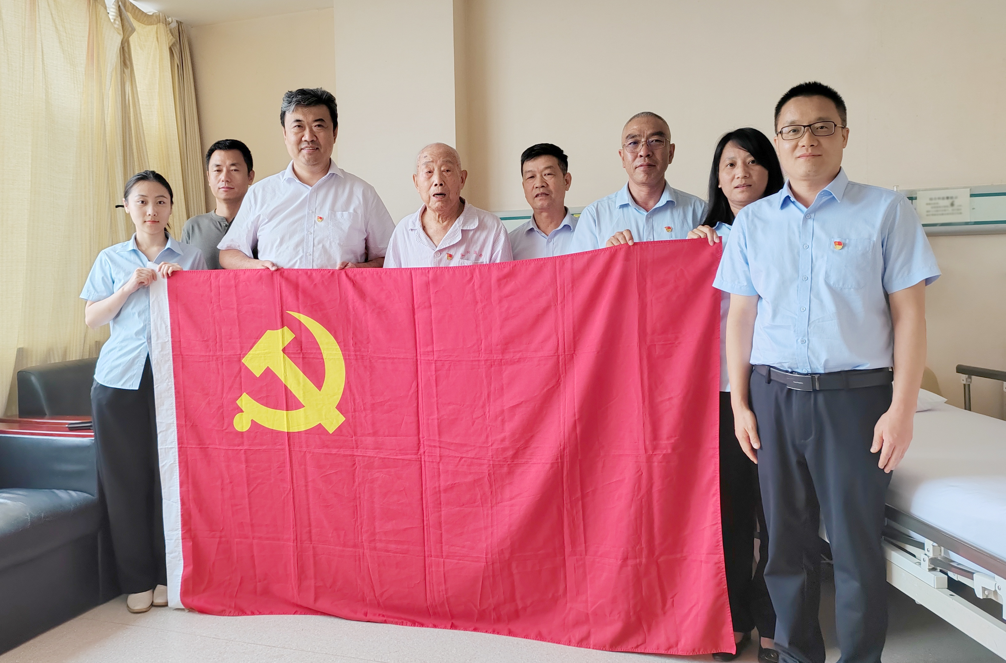 金属公司党总支开展“八一” 慰问活动——讲烽火故事传薪火、听行走党课润初心